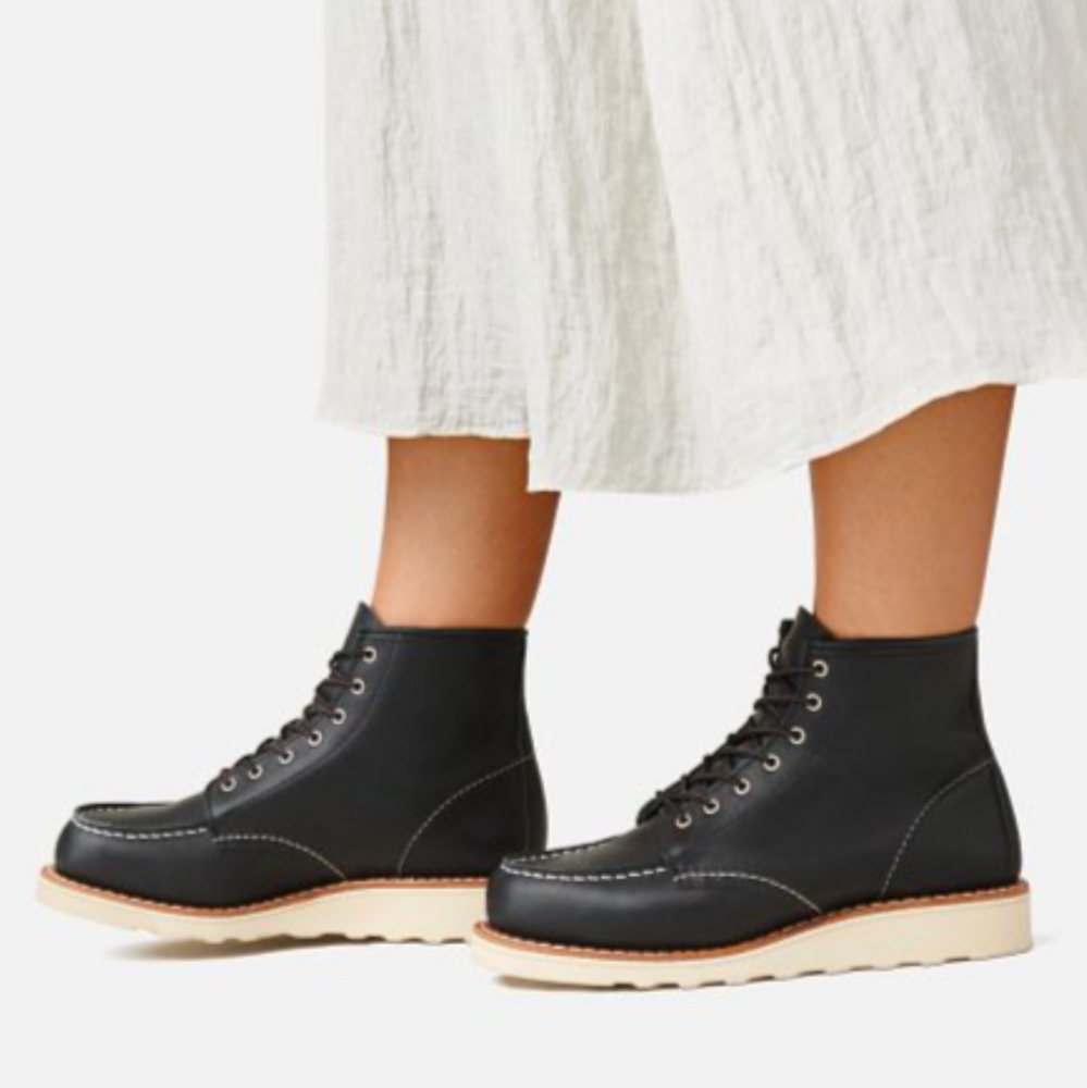 RED WING 6-INCH CLASSIC MOC WOMEN'S SHORT BOOT IN BLACK BOUNDARY LEATHER
